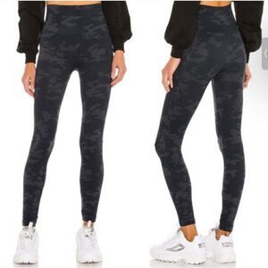 SPANX Look At Me Now Seamless Camouflage Slimming Control Leggings Size Large
